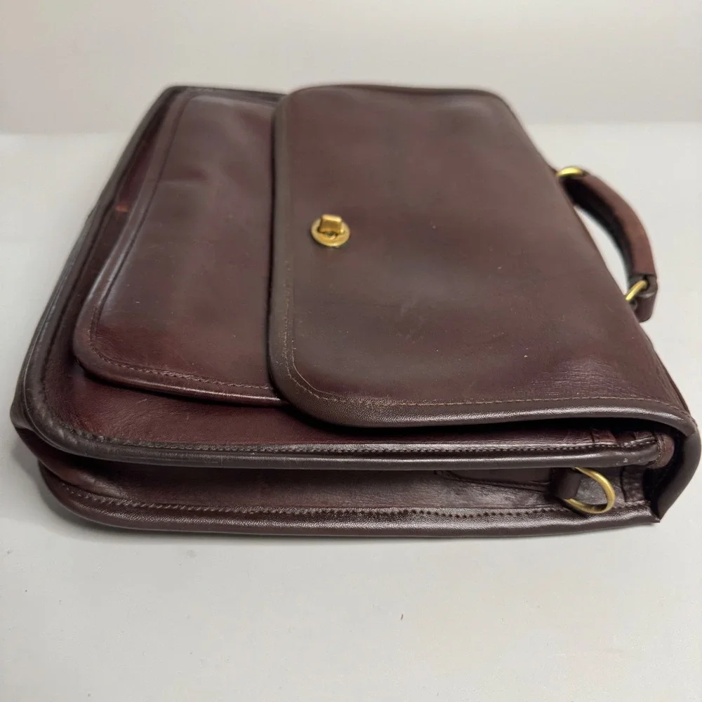 Unbranded note while